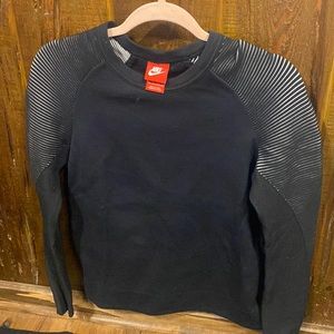 Nike women’s  XS tech fleece crew sweatshirt.